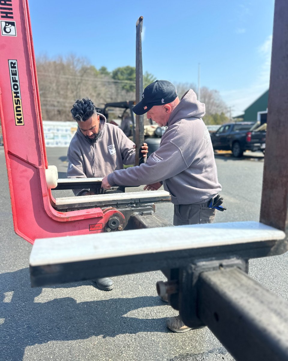 BuildingCenter's tweet photo. Over the past 10 years, we’ve expanded our delivery reach from 63 square miles to more than 549,000 square miles—with a delivery fleet that’s grown right alongside us. 🚚
As your business grows, your supplier should be ready to grow with you.

You scale. We deliver. 📦 https://t.co/zPi7BsJJXS