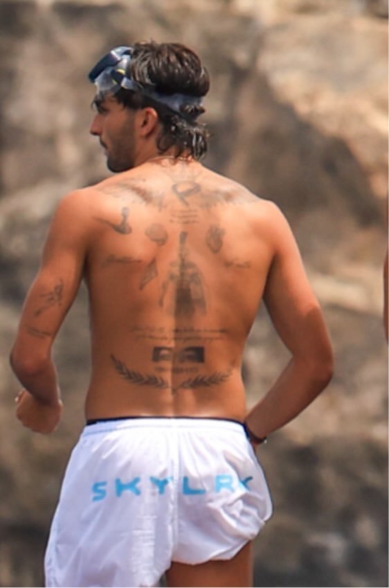 antitixfcb's tweet photo. HIS FUCKING AND PERFECT BACK https://t.co/Y4Dg6RsYn8
