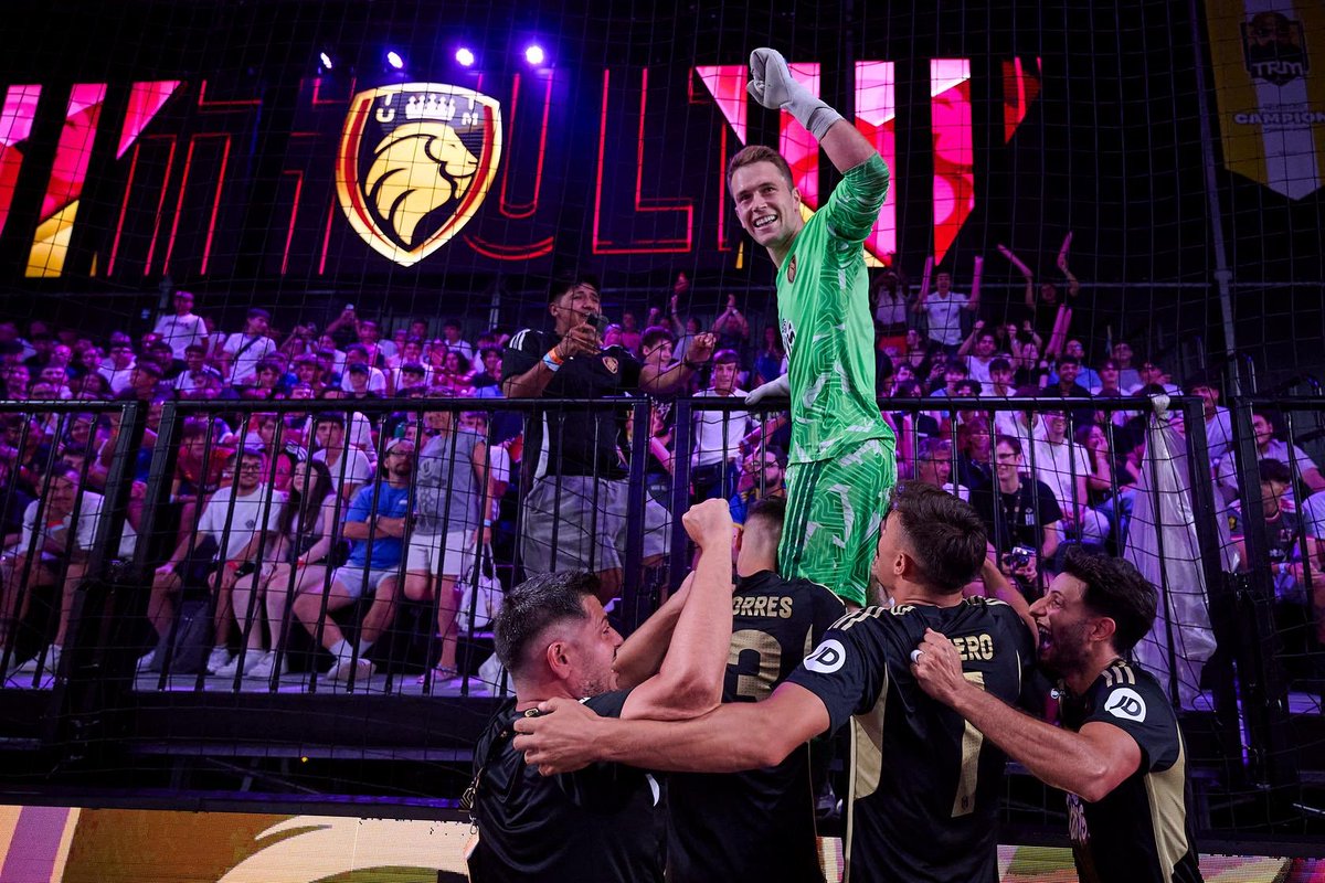Victorvidal_1's tweet photo. Estamos en la final 4 de la kings world cup clubs 🌎 🏆 

Gran trabajo de todo el equipo durante todo el torneo, toca pulir errores y darlo todo mañana! 💪🏻🦁🖤

Gracias a todos por los mensajes 🥰 https://t.co/uwKErdGmsu