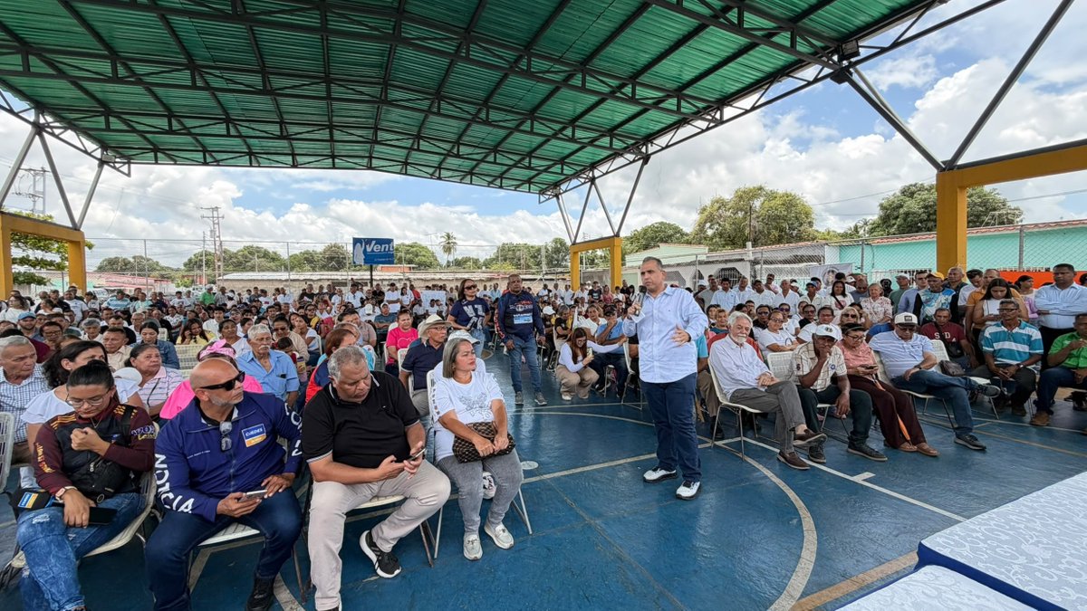 PieroMaroun's tweet photo. La reconstrucción de Venezuela solo será posible con el regreso de la democracia y el aporte de todos los venezolanos, que queremos hacer grande a nuestro país nuevamente. 

Por ello, estamos recorriendo el país, porque en la Venezuela que viene, nos corresponde a todos recuperarla. Hoy desde San Carlos en reunión de trabajo con nuestras estructuras municipales del partido en el estado Cojedes.

Democracia y libertad, son los ingredientes primordiales para reconstruir Venezuela.