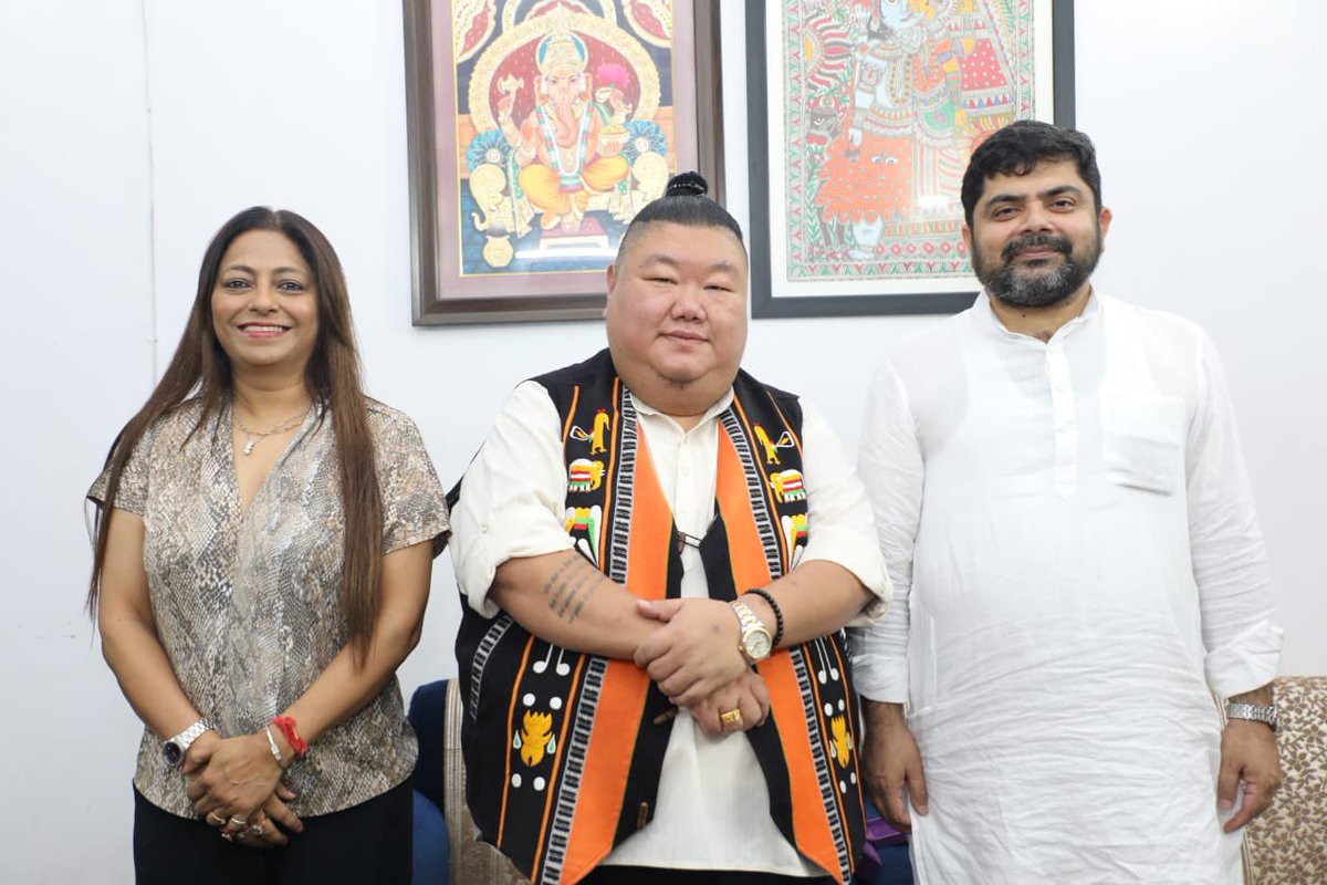 kshiprashuklaa's tweet photo. Glad to meet Tourism
& Higher Education Minister @AlongImna at @Sunil_Deodhar ji’s residence today in Delhi. . 

Social Media posts of Temjen ji is always hilarious, connecting to the public as well as the youth in a unique way; where he leaves a long term impact ! 

We had an elaborate , fruitful  & productive discussion  in todays’s perspective ! 
@AvinashGurukul