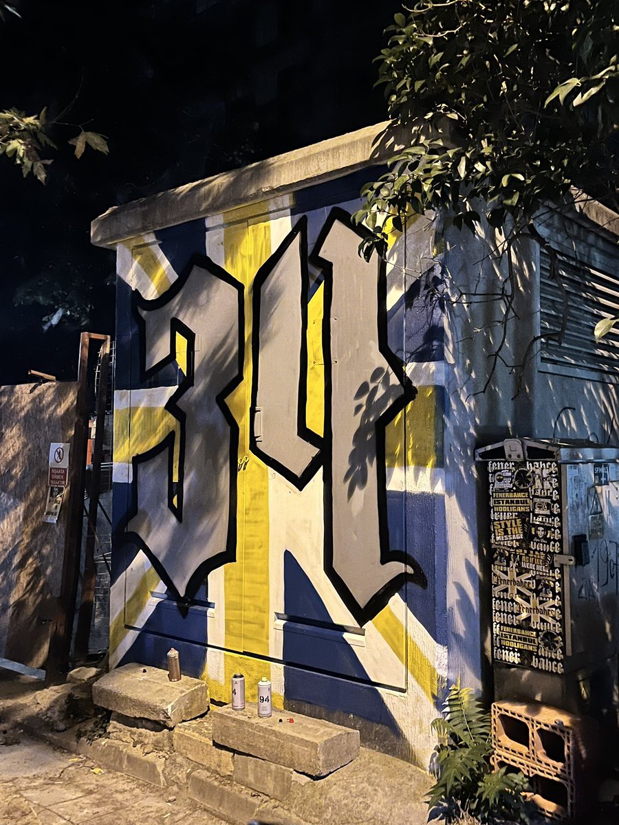 UltrasTurkish's tweet photo. Kadıköy'de, graffitisiz duvar kalmayacak diye yemin etmiş bir grup genç... 

Fenerbahçe tribünü, sanatına devam ediyor. "34" 🌿 https://t.co/mXAm5GJU0E