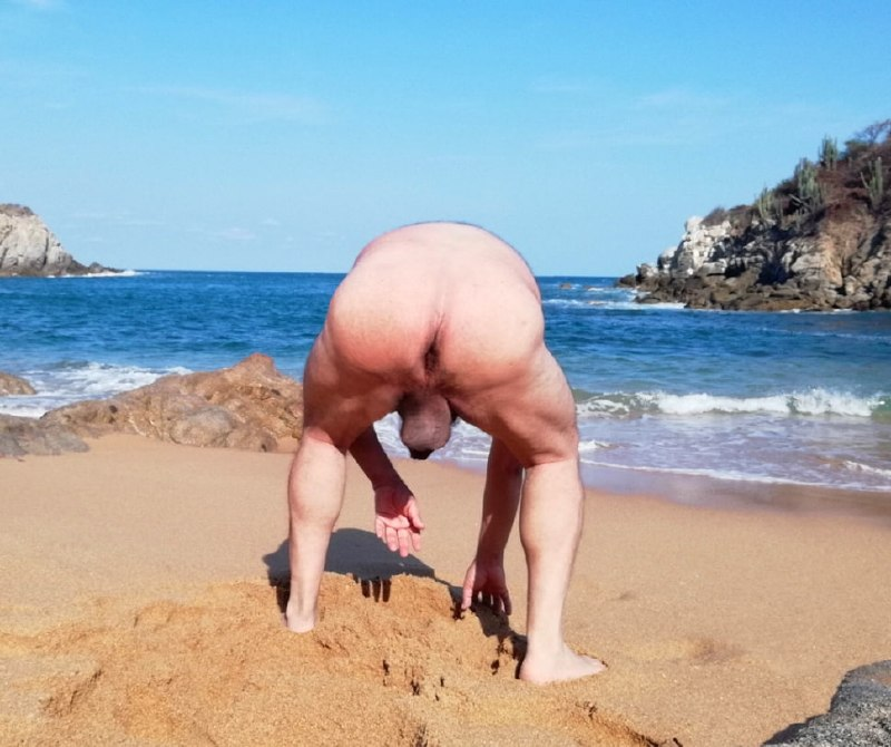juliobroerecto's tweet photo. Cuando mi tío va de vacaciones a la playa le encanta hacer esculturas de arena… ¿Cómo lo ves? ¿Le ayudarías a recoger arena o te quedarías mirando como construye su obra de arte?
Recuerden los likes ya no se ven asi que con confianza https://t.co/2hidouzZLn