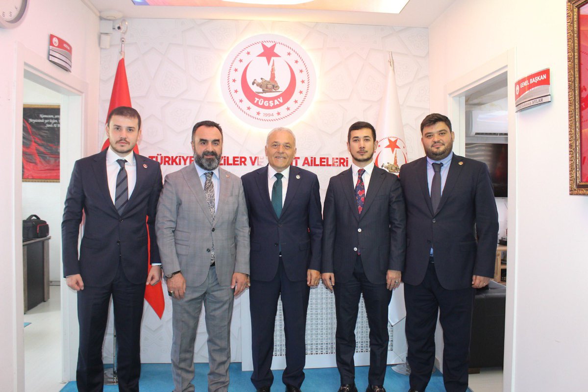 GazilerVakfi's tweet photo. Büyük Birlik Partisi Genel Başkan Yardımcısı Fehmi Güney ve kıymetli heyetini Genel Merkezimizde misafir ettik.

Genel Başkanımız Gazi Lokman Aylar ile gerçekleştirilen görüşmede, ülkemizin geleceğine dair ortak hassasiyetler, birlik ve beraberlik ruhu ile şehit ailelerimiz ve gazilerimizin meseleleri üzerine samimi bir fikir alışverişinde bulunuldu.

Nazik ziyaretleri ve kıymetli sohbetleri dolayısıyla kendilerine teşekkür ediyor, çalışmalarında başarılar diliyoruz.