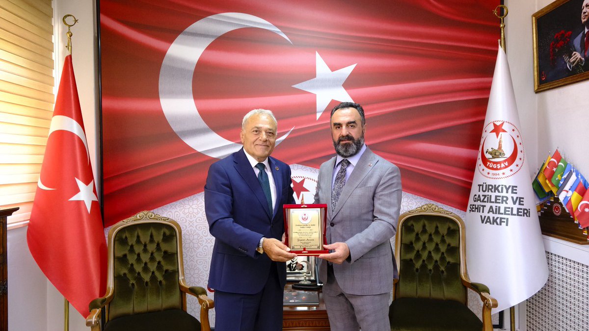 GazilerVakfi's tweet photo. Büyük Birlik Partisi Genel Başkan Yardımcısı Fehmi Güney ve kıymetli heyetini Genel Merkezimizde misafir ettik.

Genel Başkanımız Gazi Lokman Aylar ile gerçekleştirilen görüşmede, ülkemizin geleceğine dair ortak hassasiyetler, birlik ve beraberlik ruhu ile şehit ailelerimiz ve gazilerimizin meseleleri üzerine samimi bir fikir alışverişinde bulunuldu.

Nazik ziyaretleri ve kıymetli sohbetleri dolayısıyla kendilerine teşekkür ediyor, çalışmalarında başarılar diliyoruz.
