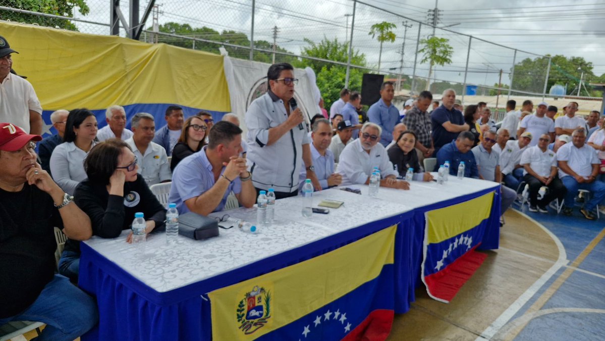 ADemocratica's tweet photo. El partido continúa trabajando al servicio de la unidad y el cambio. Hoy desde el estado Cojedes, nuestro compañero Piero Maroun acompañado por miembros de la Dirección Nacional realizaron un exitoso encuentro con nuestras estructuras municipales de la región. 

El acto contó con la presencia de los compañeros del Comité Ejecutivo Nacional, Edgar Zambrano, Adonay Ochoa, Nelsón Guillén, Mabelly León, Evelyn Pinto, Marysabel Centeno, Williams Davila, Francisco Vera, Clever Lara, Oscar Pulido, junto a la Dirección Regional encabezada por Fernando Feo. 

En AD tenemos un objetivo claro, la democracia y libertad de Venezuela.