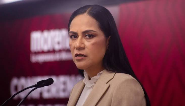 LuisCardenasMx's tweet photo. 🥸Morenistas quieren blindaje contra narcoacusaciones

Cuentan desde el Olimpo que no fue una ocurrencia aislada el punto de acuerdo impulsado por el senador de Morena, Manuel Huerta Ladrón de Guevara, que busca que la Cancillería, el INE y el Tribunal Electoral blinden a los legisladores oficialistas de cualquier acusación de vínculos con el narco desde el extranjero y que cualquier información al respecto sea investigada como una injerencia externa para afectar la soberanía nacional. Nos aseguran que es un paso más, junto con la ley para que la injerencia extranjera sea causal de nulidad de elecciones, para tener un verdadero escudo para morenistas. Nos hacen ver que la protección va hoy para Enrique Inzunza, Rubén Rocha Moya y coacusados, pero mañana para cualquier otro legislador o funcionario que sea señalado en Estados Unidos. 

Amor con amor se paga, diría el clásico macuspano.

Información @El_Universal_Mx