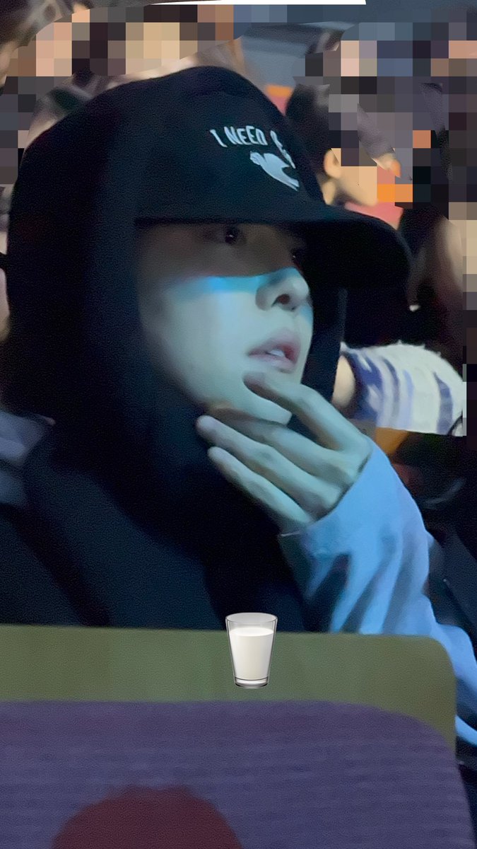 milkcomico's tweet photo. 와남자존예 https://t.co/OxbWTWthqd
