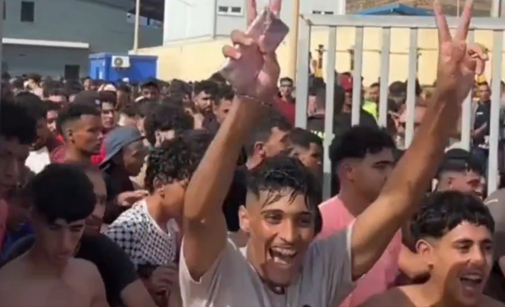 antiwokeMr's tweet photo. @SlepeOnBase @EndWokeness Desperate people don't look healthy, fit and enter a country smiling like they've conquered something. https://t.co/zlk5524U5M