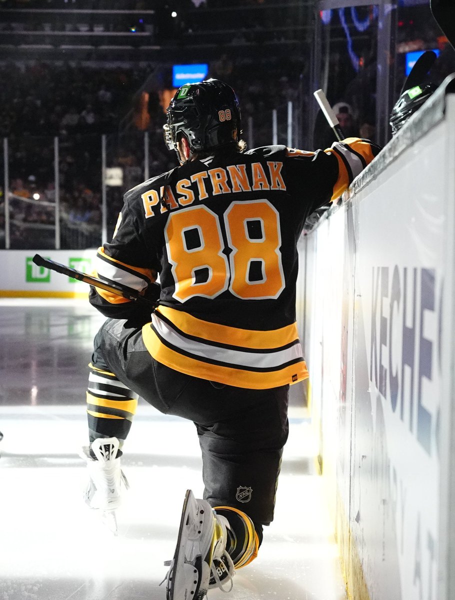 BruinsMusee's tweet photo. With all the deals as of late, Pastrnak’s contract is looking better and better by the day.

Pasta’s 11.25m AAV ranks 14th in the league (13th skater) with players like Leo Carlsson, Elias Pettersson and Artemi Panarin making more. 

No more rebuilds, time is now. https://t.co/fLamXfo5P1