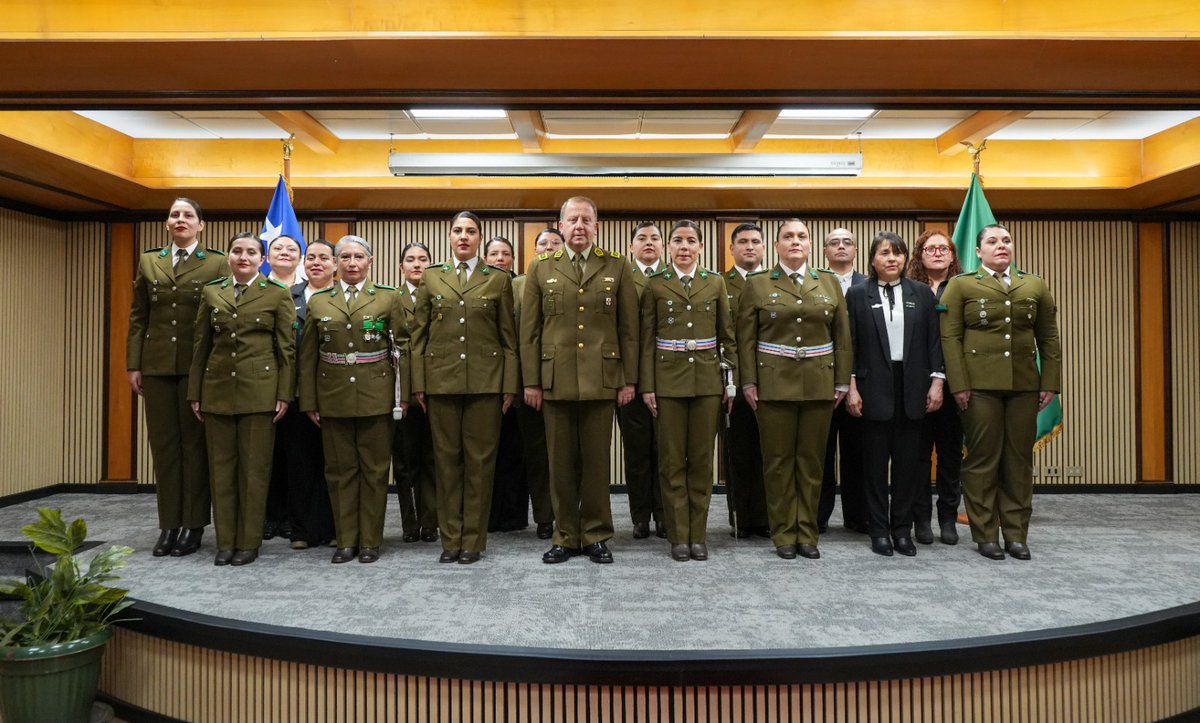 carabhospital's tweet photo. Ceremonia ascenso Personal de Nombramiento Institucional de la #DISALCAR #DISANCAR. La actividad fue encabezada por el Director de Salud, General Jorge Muñoz, junto al Director de Sanidad Coronel Inspector Claudio García y el Director del HOSCAR Coronel Felipe Rosenberg. https://t.co/O7WDlHtcgv