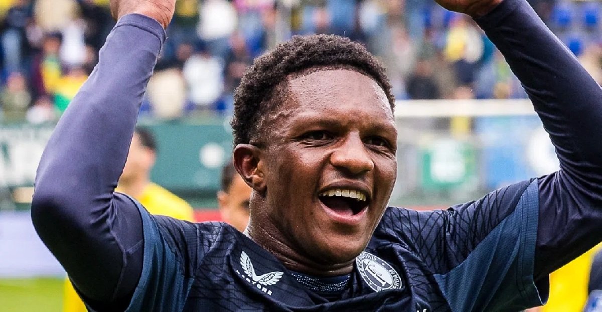 g_iallorossi's tweet photo. ‼️ READ, CONTROPROPOSTA DEL FEYENOORD

Trattativa continua tra la #ASRoma e il club olandese per Givairo #Read, con i lancieri che hanno avanzato una controproposta dopo l'offerta giallorossa. Nottingham Forest sullo sfondo. 🟨🟥

➡️ https://t.co/FpgNpfafyd https://t.co/Qn15LGLeUS