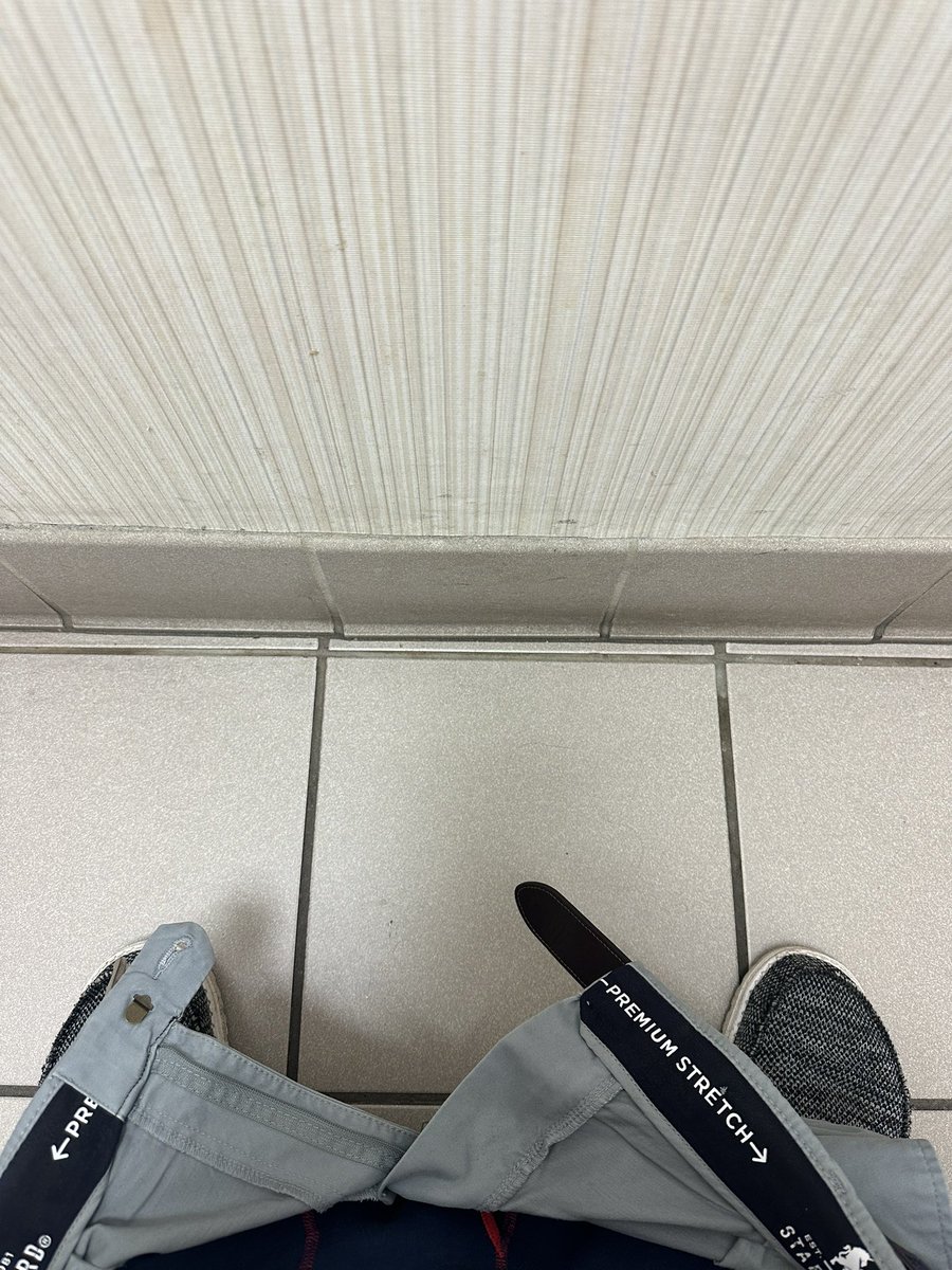 TheDonAce04's tweet photo. On the 4th quarter kneel down and I’m dying on the toilet #2MinuteWarning https://t.co/DzekVEgpbG