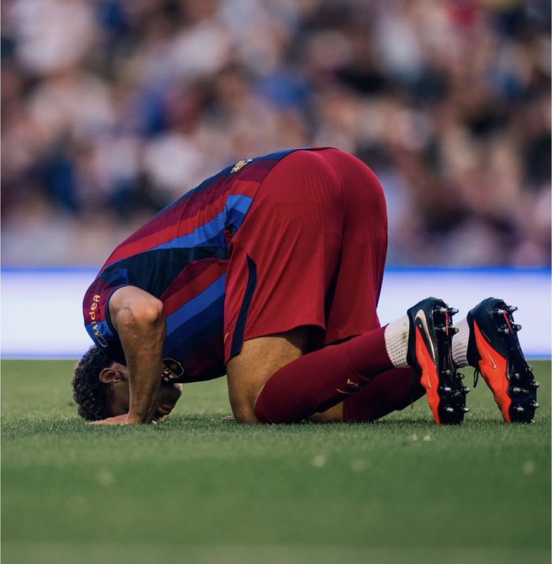HMI95_'s tweet photo. - المسألة ليّست فقط أنه لاعب عربي نتعاطف معه ، بل لأنه يملك قدرات وإمكانيات "الكبار" رغم عمره !

حمزة عبدالكريم مكسب كبير وعظيم لـ برشلونة 🇪🇬🔵🔴 https://t.co/03mP79fmTc