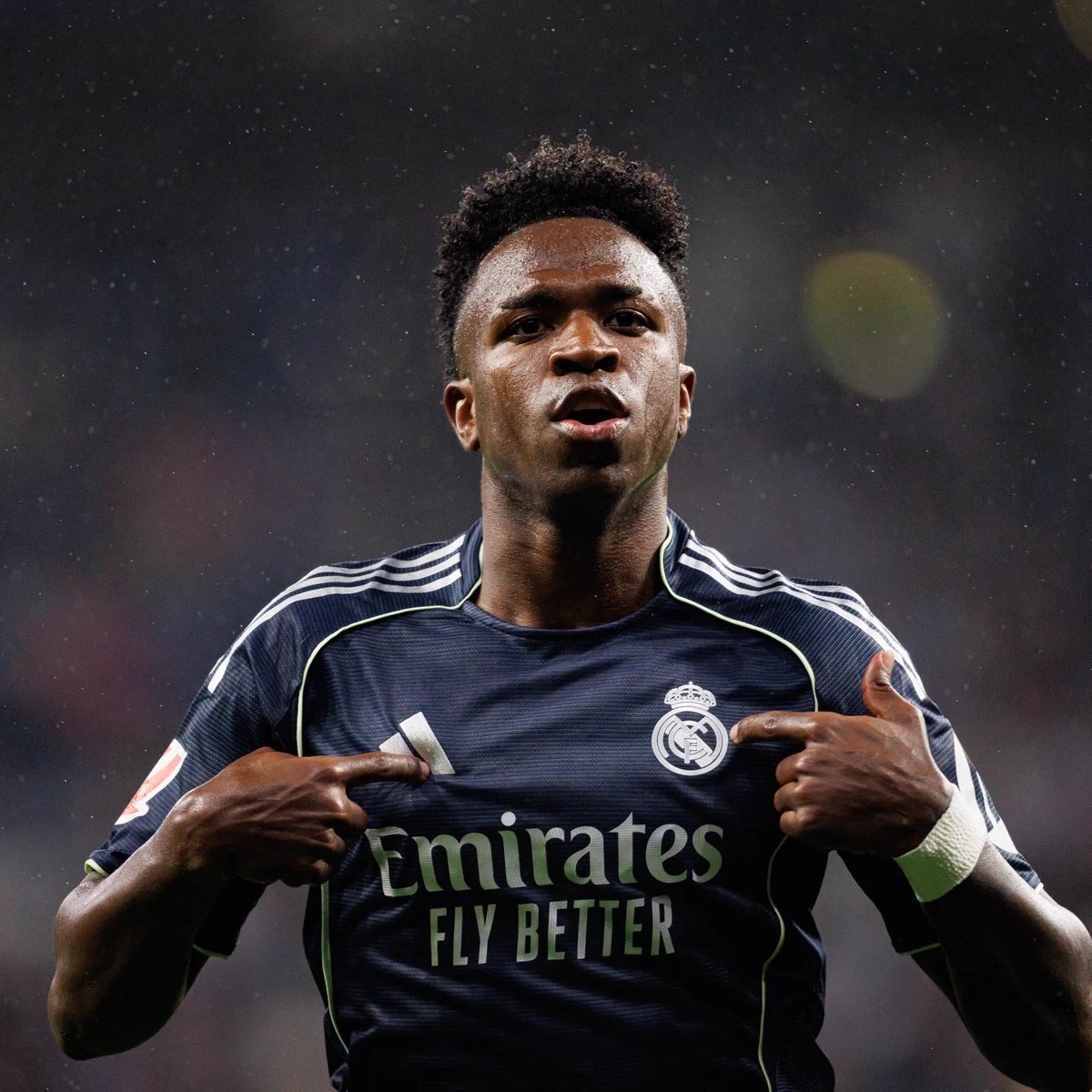 _BeFootball's tweet photo. 🚨🚨💣 ARSENAL SERAIT TOMBÉ D'ACCORD AVEC VINICIUS JR 🇧🇷 !!!!

Roc Nation abordera les négociations avec le Real Madrid armé d'une offre « MONSTREUSE » des dirigeants d'Arsenal.

(@HandofArsenal) https://t.co/AGg7iqgQqu