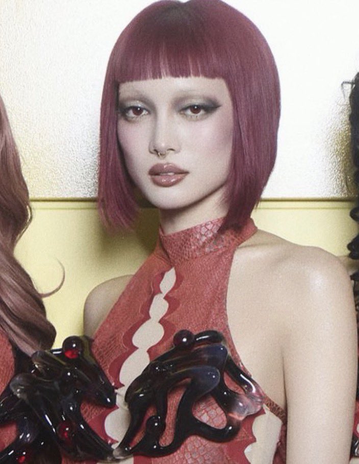 cosmicxgals's tweet photo. need the bob to be styled very fiercely like this again https://t.co/v4cbxlrbKj