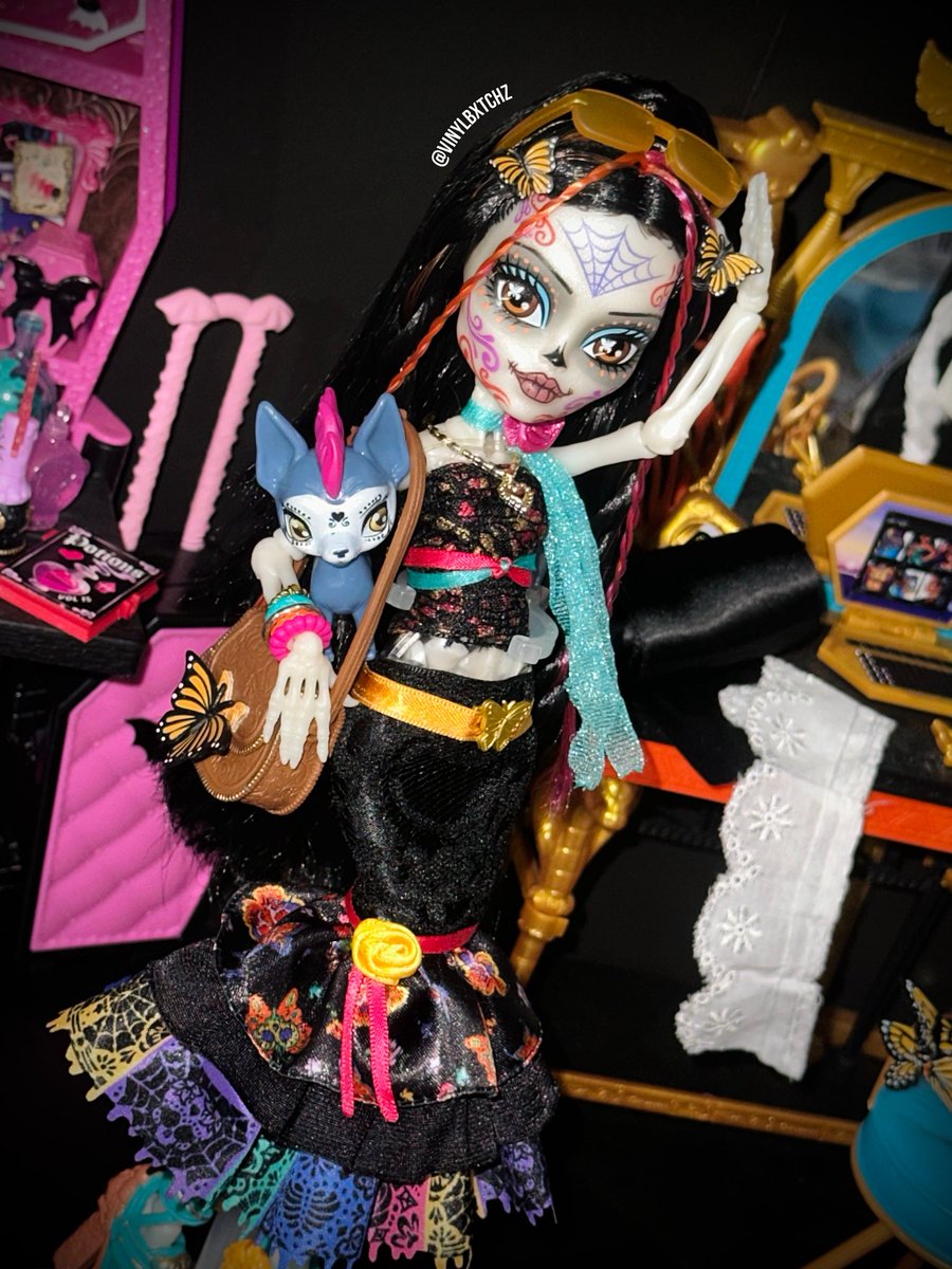 vinylbxtchz's tweet photo. Señorita Skelita her fashions freaky-fabonita 🦋💐☠️
#MonsterHigh #SkelitaCalaveras https://t.co/F7joWzjHgg