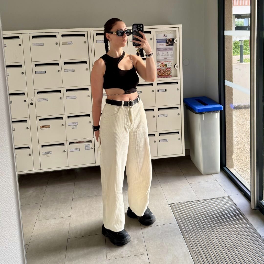 MRF_Queens's tweet photo. Voici Alizée, elle a 25 ans et c'est la pote d'un abonné 😌

Il vous demande un avis sur elle 100% honnête et sans limite en commentaire vous êtes chanceux 😈 

#Proches #IRL #Pote https://t.co/NitHzKfLyE