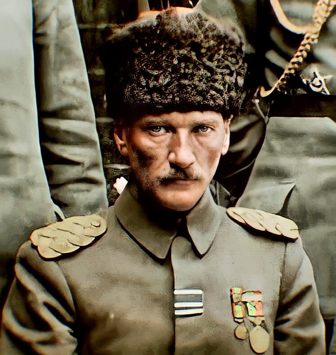 darkwebhaber's tweet photo. Bugün Dünya Yakışıklılar Günü. https://t.co/zrfSJpF2CB
