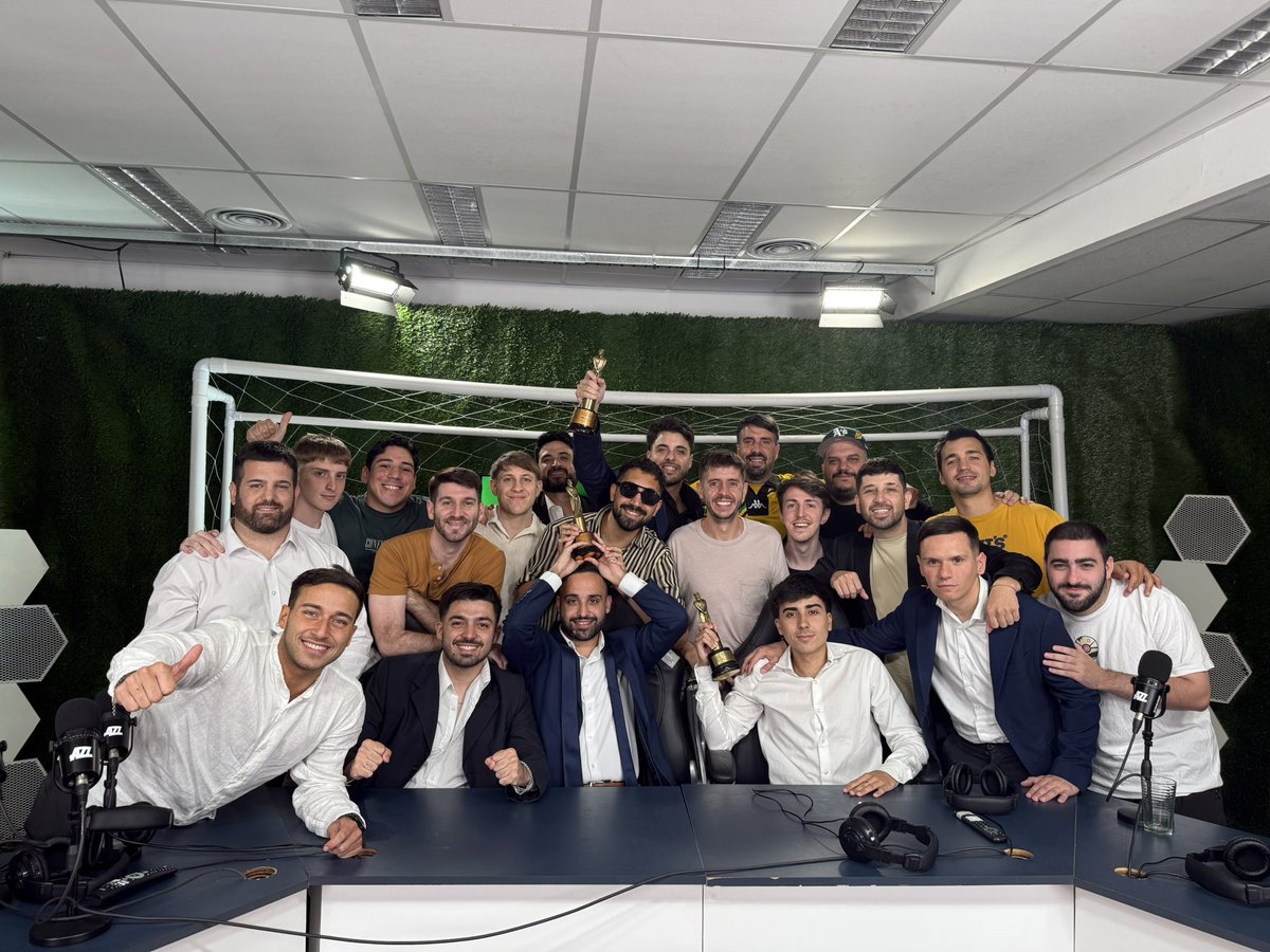 RenzoMPantich's tweet photo. 🤍❤️ Fin de una etapa maravillosa. Gracias, CEF. 

Gracias a AZZ por hacer posible este lindo delirio. https://t.co/g8c4zkHGgT