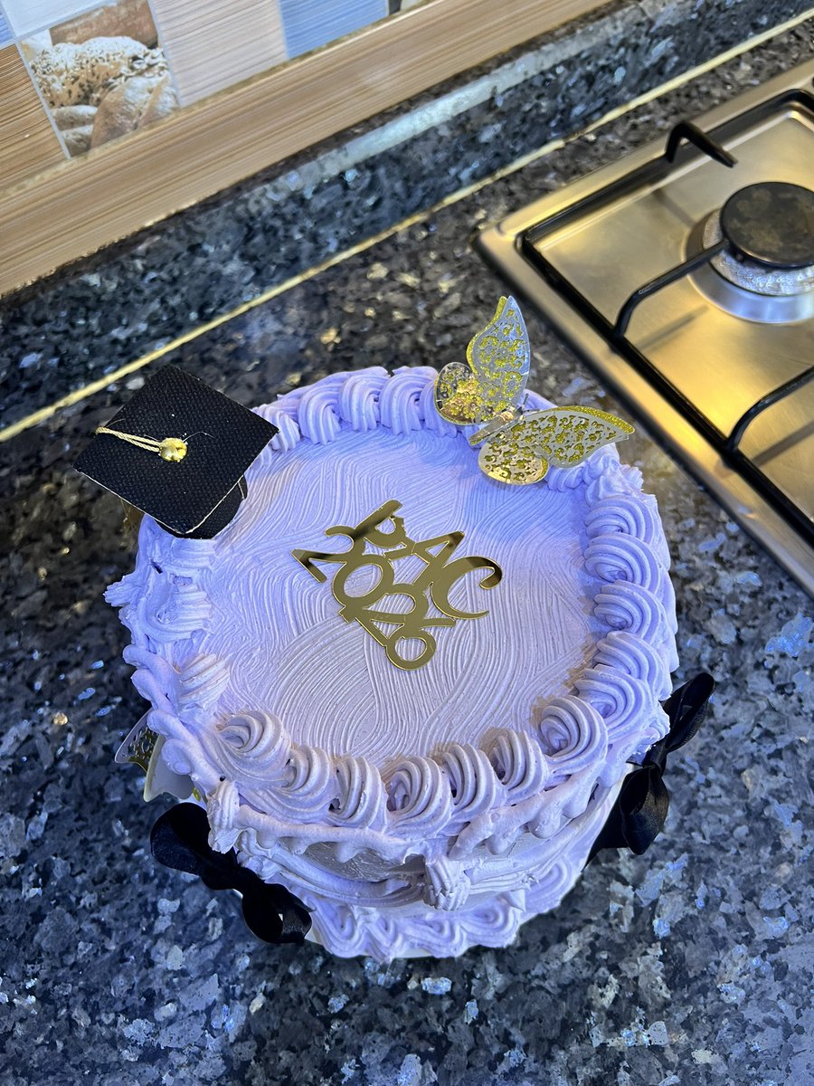 sou1ch's tweet photo. first cake 💜 i made https://t.co/pNGfyydT6E