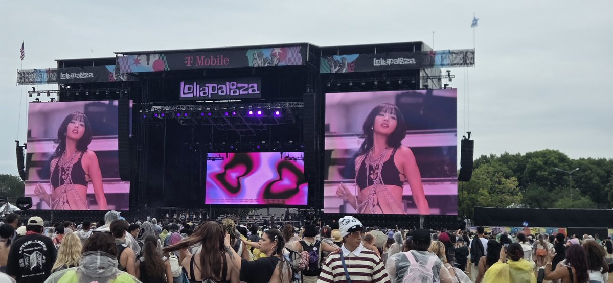 emerworld's tweet photo. hi i'm seeing i-dle at Lollapalooza https://t.co/sG4FYEHGHd