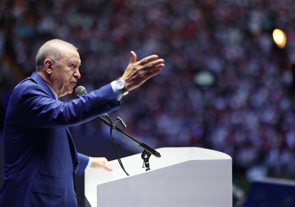 tugbaisikercan's tweet photo. 📍İstanbul | RAMS Park

Genel Başkanımız ve Cumhurbaşkanımız Sayın @RTErdogan’ın teşrifleriyle düzenlenen TÜGVA Yaz Okulları Finali’nde; medeniyet mirasımıza sahip çıkan, vicdanı ve duruşuyla dünyadaki tüm akranlarına örnek olan pırıl pırıl bir gençlikle bir aradaydık.

Yaz dönemi boyunca gençlerimizi milli ve manevi değerlerimizle buluşturan, bu muazzam buluşmaya imza atan @tugvaTR ailesine ve emeği geçen herkese teşekkür ediyorum.

#renklensinyazokulumuz