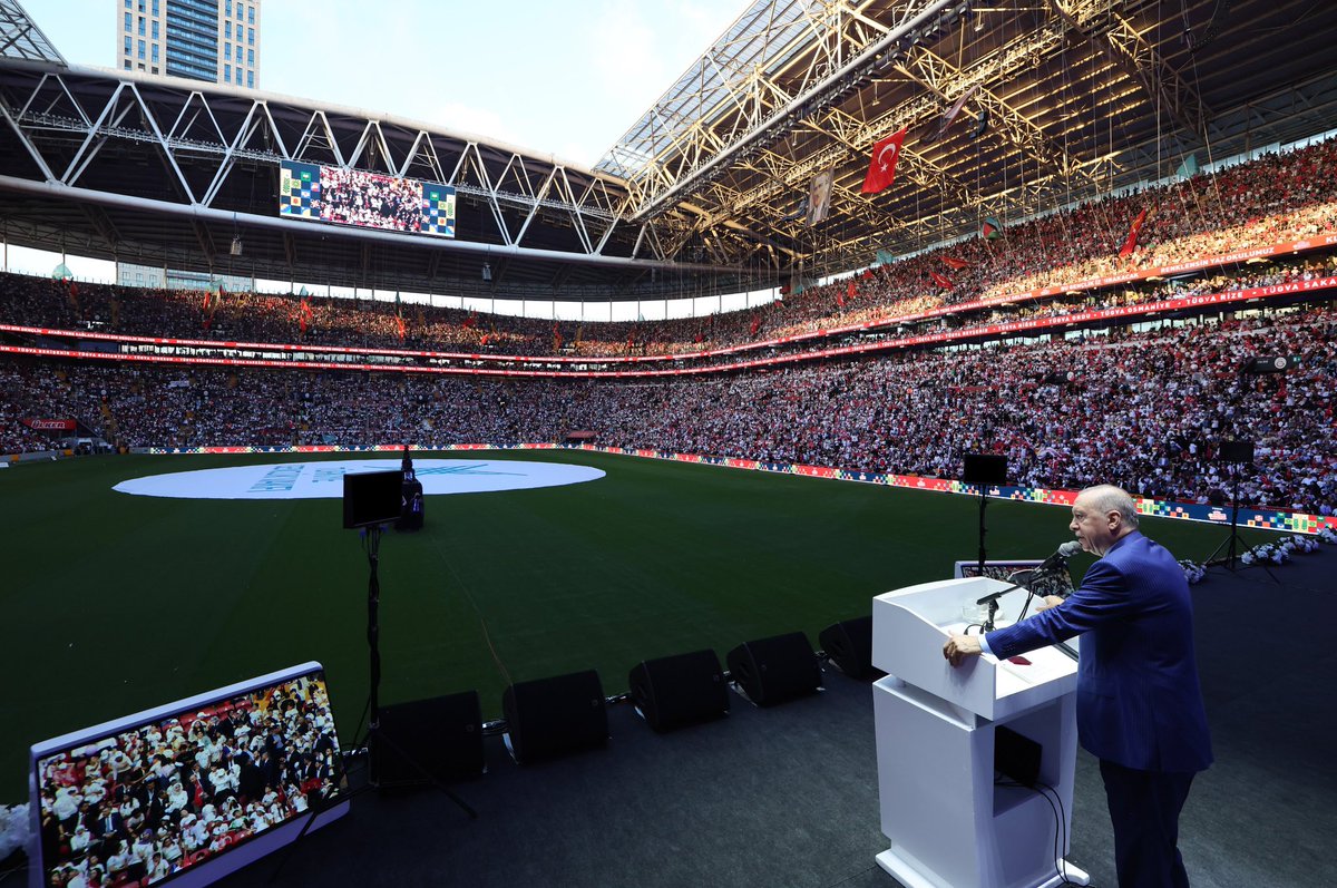 tugbaisikercan's tweet photo. 📍İstanbul | RAMS Park

Genel Başkanımız ve Cumhurbaşkanımız Sayın @RTErdogan’ın teşrifleriyle düzenlenen TÜGVA Yaz Okulları Finali’nde; medeniyet mirasımıza sahip çıkan, vicdanı ve duruşuyla dünyadaki tüm akranlarına örnek olan pırıl pırıl bir gençlikle bir aradaydık.

Yaz dönemi boyunca gençlerimizi milli ve manevi değerlerimizle buluşturan, bu muazzam buluşmaya imza atan @tugvaTR ailesine ve emeği geçen herkese teşekkür ediyorum.

#renklensinyazokulumuz