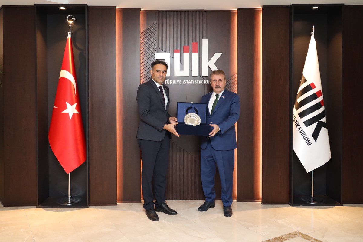 bbphabermerkezi's tweet photo. Genel Başkanımız Sayın Mustafa Destici, Türkiye İstatistik Kurumu (TÜİK) Başkanı Sayın Mehmet Arabacı'yı ziyaret etti.

Gerçekleştirilen görüşmede, ülkemizin ekonomik ve sosyal verileri ile istatistik çalışmalarına ilişkin değerlendirmelerde bulunuldu.

Nazik ev sahipliği ve misafirperverlikleri dolayısıyla Sayın Mehmet Arabacı'ya teşekkür ediyoruz.
#MustafaDestici
#BüyükBirlikPartisi
#Tuik