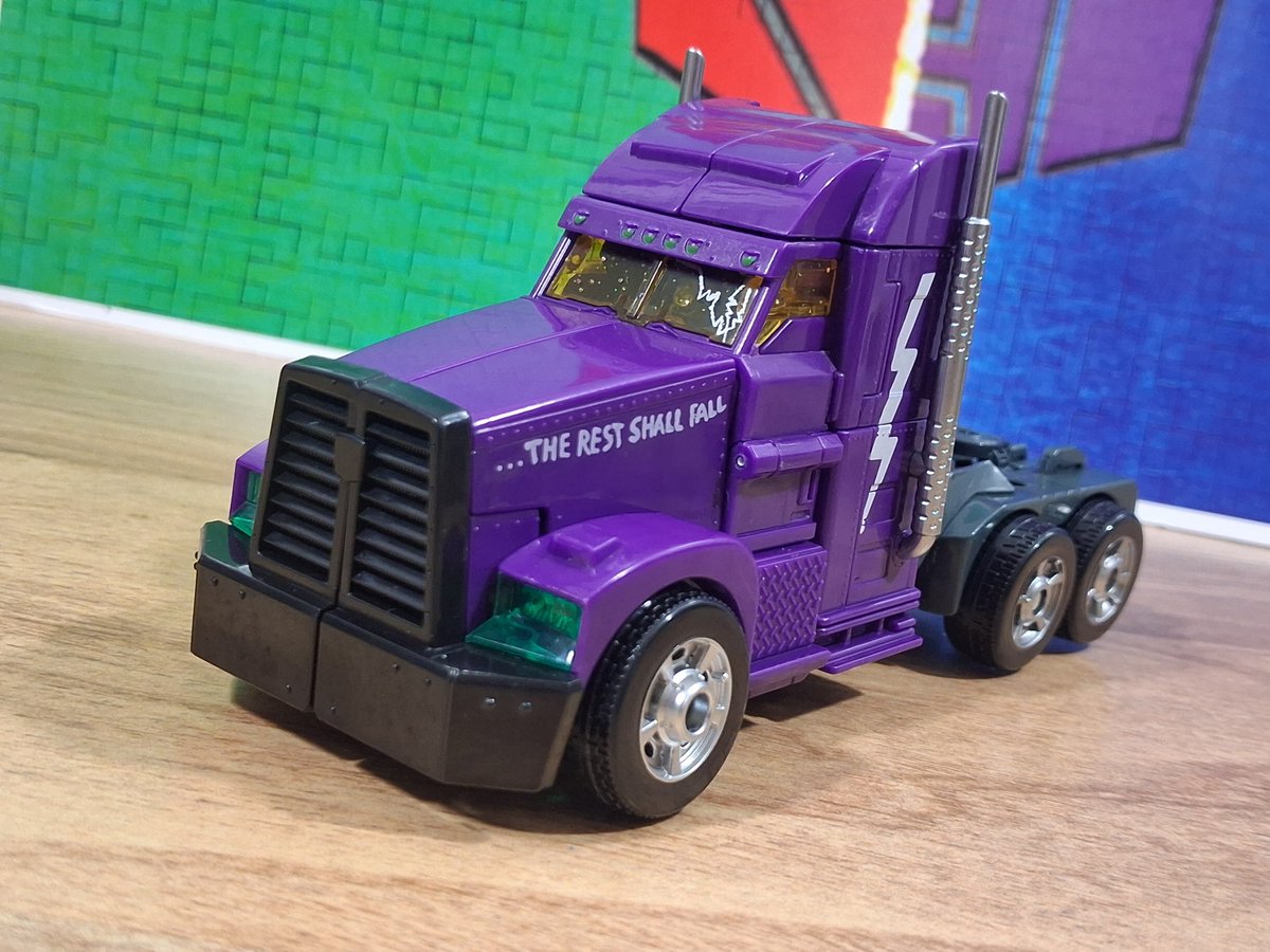 14thPrimeCustom's tweet photo. After nearly 6 years of waiting, APC Toys finally gives us their SG Optimus. And it's great. There's NO mold degradation and NO APC jank. If you have any interest in SG Optimus Prime, you owe it to yourself to get one. 
#transformers #maccadam https://t.co/FopKwCbZis