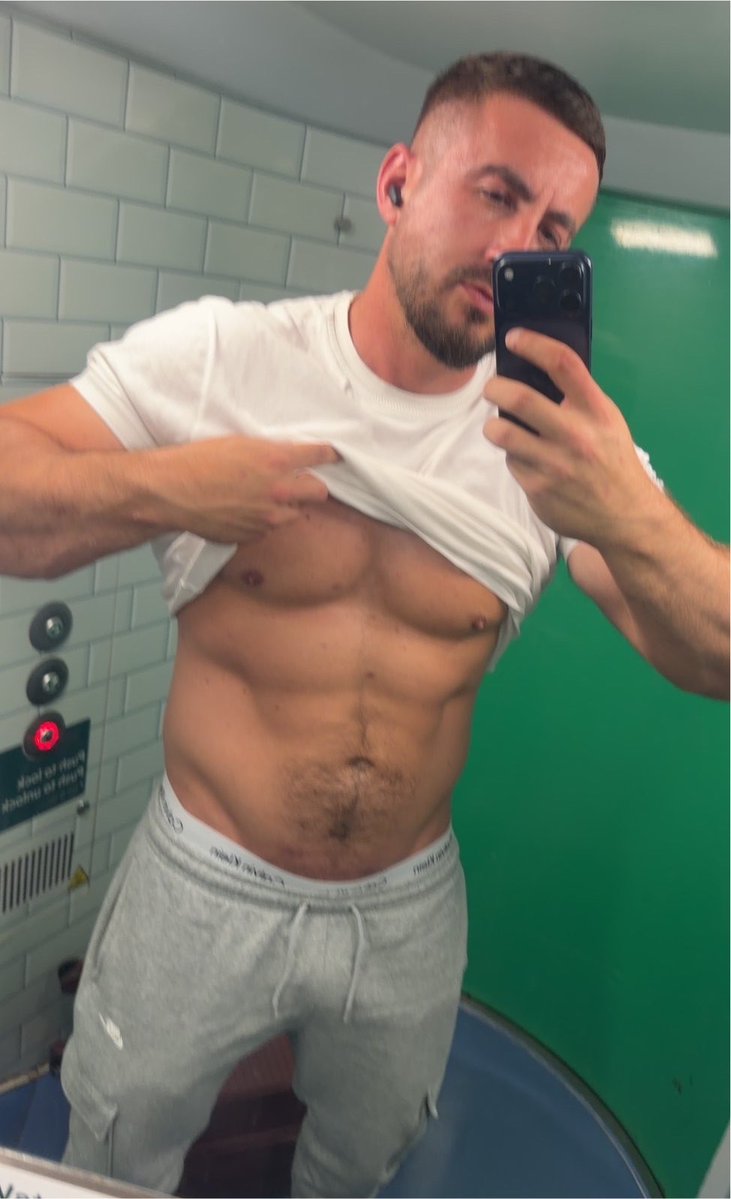 steveanthony00's tweet photo. Come say hi https://t.co/ExmBXN5Cit https://t.co/F2fML5HPMP