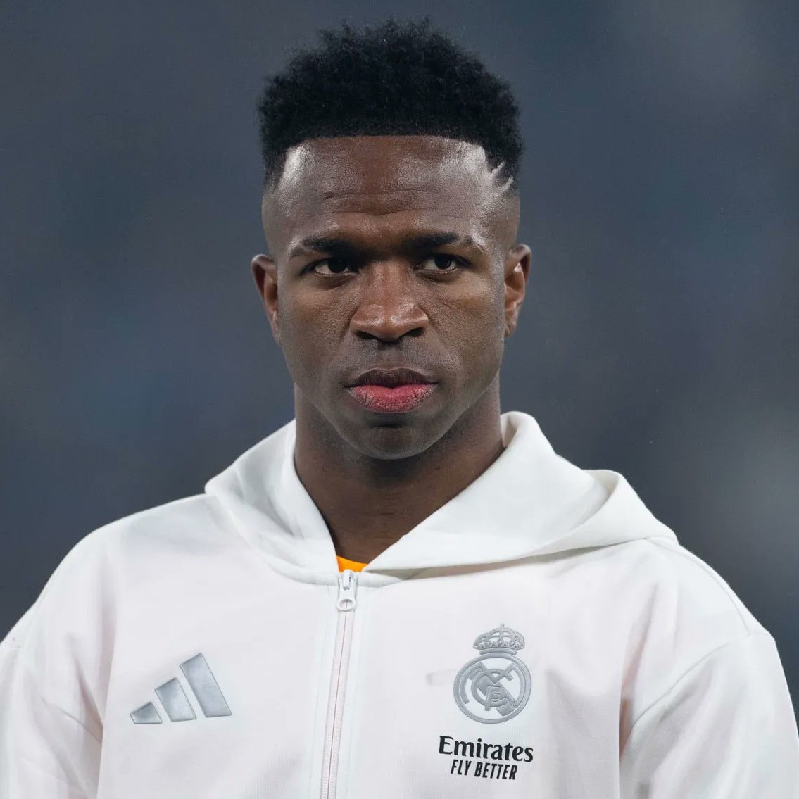 Abdulhak114's tweet photo. 🚨 BREAKING: Arsenal reach agreement in principle with Vinícius Jr on a HUGE personal terms offer! Would make him the club's highest-paid player ever — Real Madrid racing to counter with a new contract before it's too late ⚪️🔴 #Arsenal #ViniJr https://t.co/OLwuulLJlY