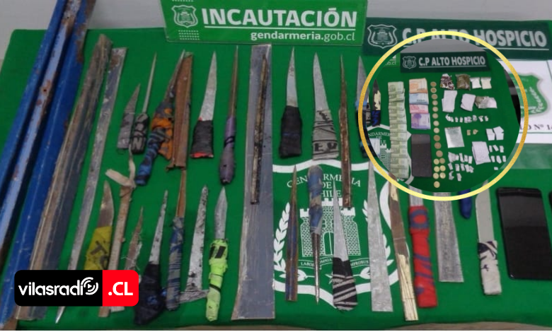 VilasRadio's tweet photo. ⚔️🚨 GENDARMERÍA INCAUTA ARMAS ARTESANALES, DROGA Y CASI MEDIO MILLÓN EN EFECTIVO EN LA CÁRCEL DE ALTO HOSPICIO 🔒💵

👉 Un masivo operativo sorpresa al interior del recinto penitenciario permitió neutralizar potenciales focos de riesgo, incautar $447.220 en dinero líquido y quitar de las manos de los reos diversos elementos prohibidos. La dirección regional ratificó la política de tolerancia cero y puso todos los antecedentes a disposición de la Fiscalía.

🔗 Revisa todos los detalles de este procedimiento y las declaraciones institucionales aquí:
👉 https://t.co/bASJD4NlFl

#AltoHospicio #Tarapacá #Iquique #GendarmeríaDeChile #Seguridad #MinisterioPúblico #VilasRadio