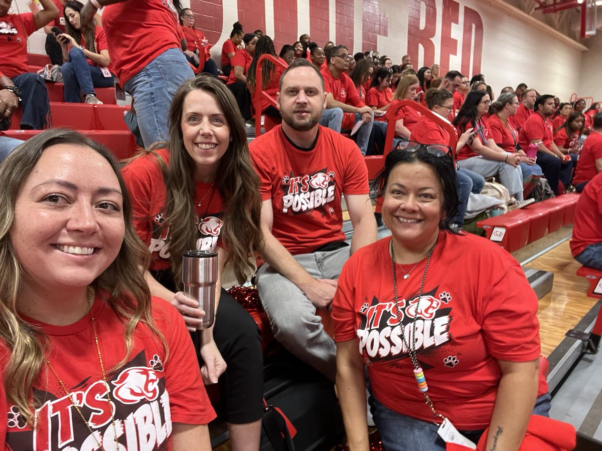 JulieMeranda's tweet photo. I had the best time in my Cougar Con session today! We have some amazing educators in @CrosbyISD #itspossible #TeacherJulieJ @CharlesRDrewES https://t.co/C0dXo3MaWV