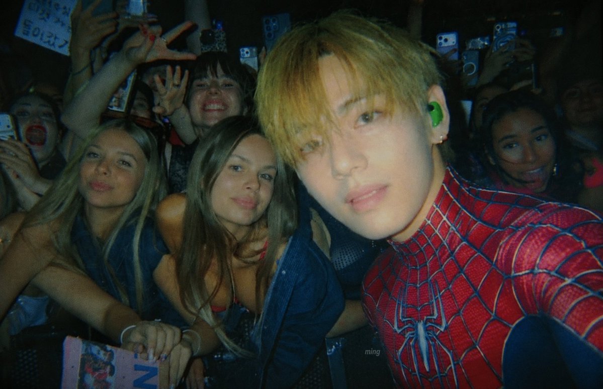 Yourdaddyming's tweet photo. Spidey taehyung spotted with fans! https://t.co/RJjBs9f5Dc