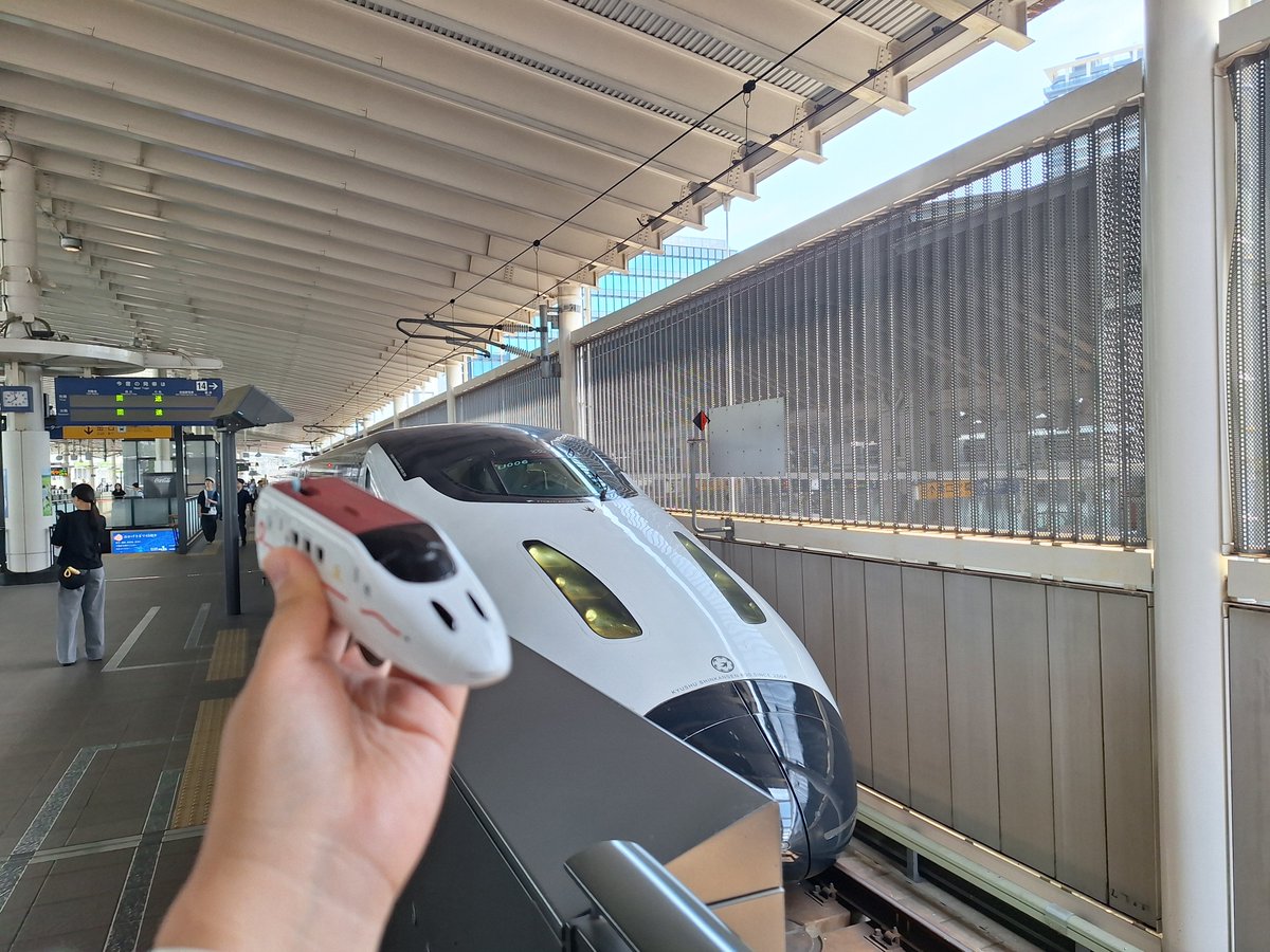 kqs3x's tweet photo. つばめ×つばめ(のプラレール) https://t.co/cXgQSuL6Cc