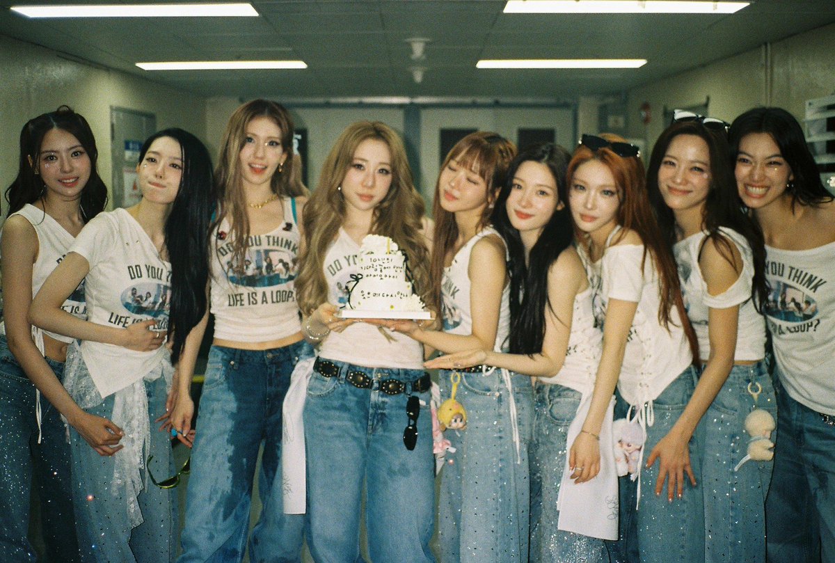 ChunghaGlobal's tweet photo. 260801 Chaeyeon Plus Chat update with Chungha

https://t.co/vowTTbWqXd

#청하 #CHUNGHA @CH_CHUN9HA 
#아이오아이 #IOI @ioi_10th https://t.co/ZZd7ro4acO