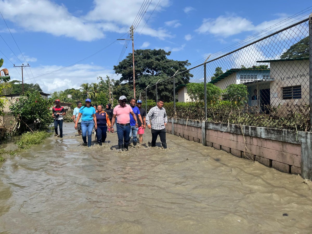 NoticierYaracuy's tweet photo. En Manuel Monge se activan en las zonas inundadas para apoyar a los afectados https://t.co/y9BLGrlvN7 https://t.co/JX0Ec5YTy1