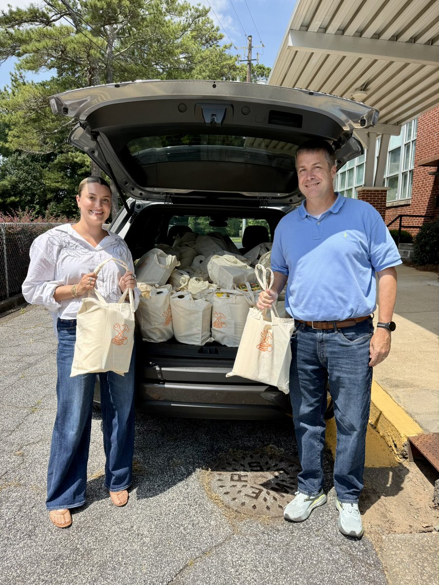 belmontbears's tweet photo. 🛠️ Thank you to @HomeDepot for donating back to school supply bags for our students! We are so appreciative of your generosity!! @CobbSchools https://t.co/sb0LOyc8Z5