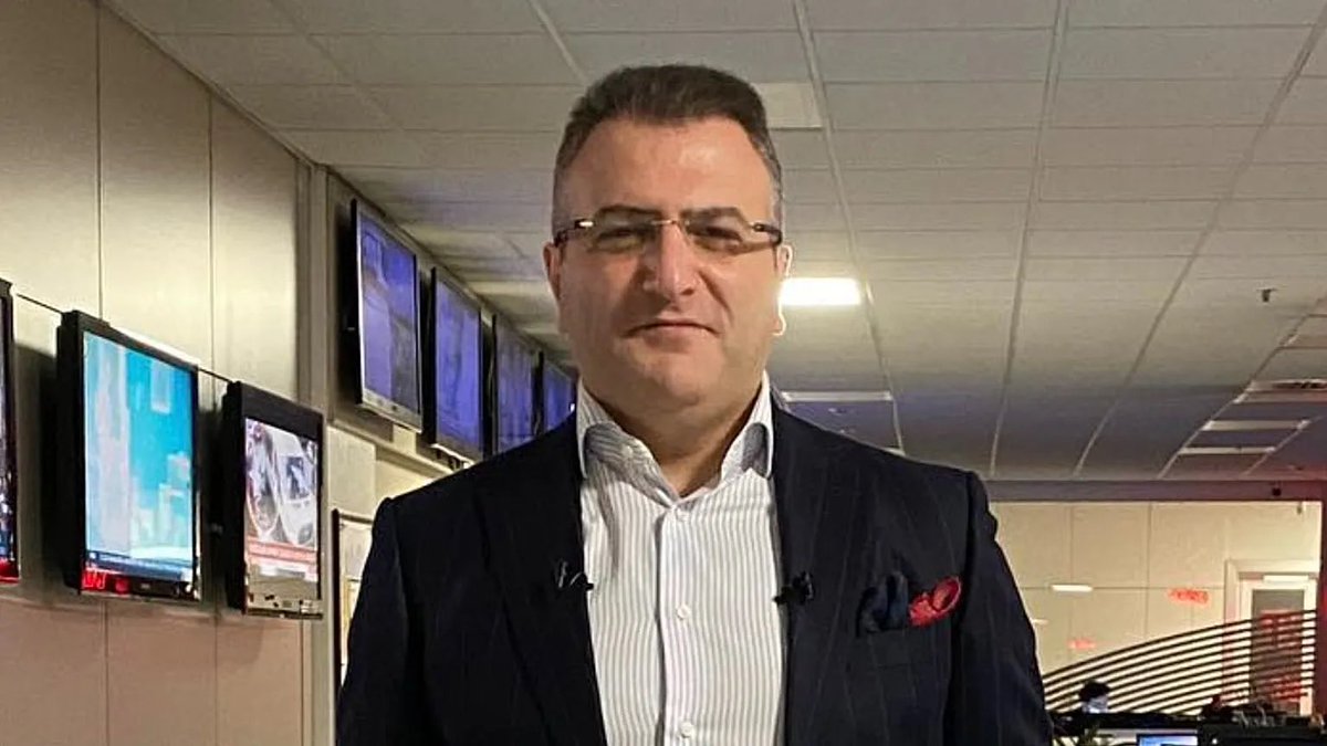 sagcigazete's tweet photo. SON DAKİKA:

“Şantaj” ve “halkı yanıltıcı bilgiyi alenen yayma” suçlamalarıyla gözaltına alınan gazeteci Cem Küçük tutuklandı. https://t.co/28Q7kzH5DI