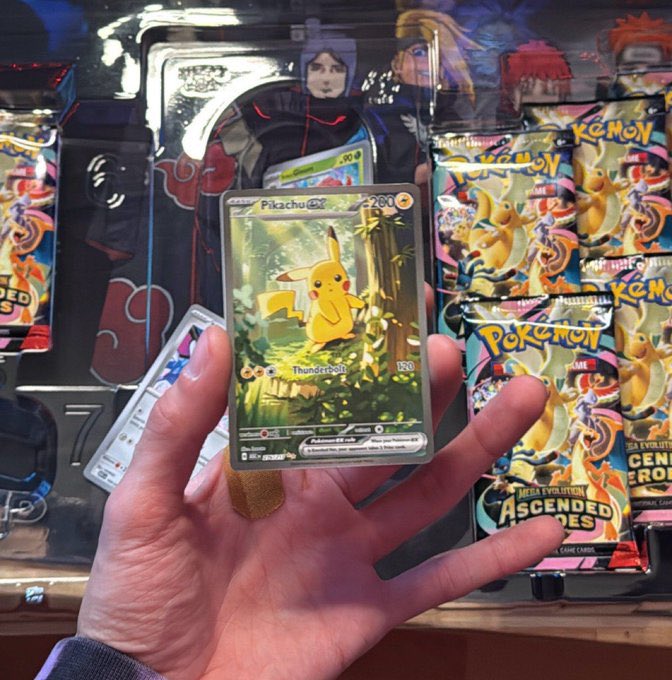 astro_degens's tweet photo. Absolutely got extremely lucky with my first box of 6 out of the Pokémon Focused Fighters collection 🥹

so I’m giving away one of my sealed boxes to 10 lucky winners!

Just follow, like, RT &amp; reply for your chance to win. Good luck, Trainers!🍀 https://t.co/B2eo8lZ9Nz