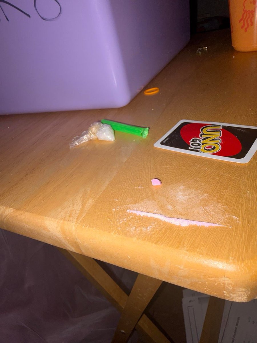 Mirarsw0's tweet photo. Pink 10s (Oxy) and good ole tinaa crazy mix lmaoo (mr sippy cup is still here 😂)

tbh idk why yall hate so much. 

mad cuz i do the drug instead of letting it do me like it does you ? #drugtwt #meth #coketwt https://t.co/Hw6FHGMm4Y