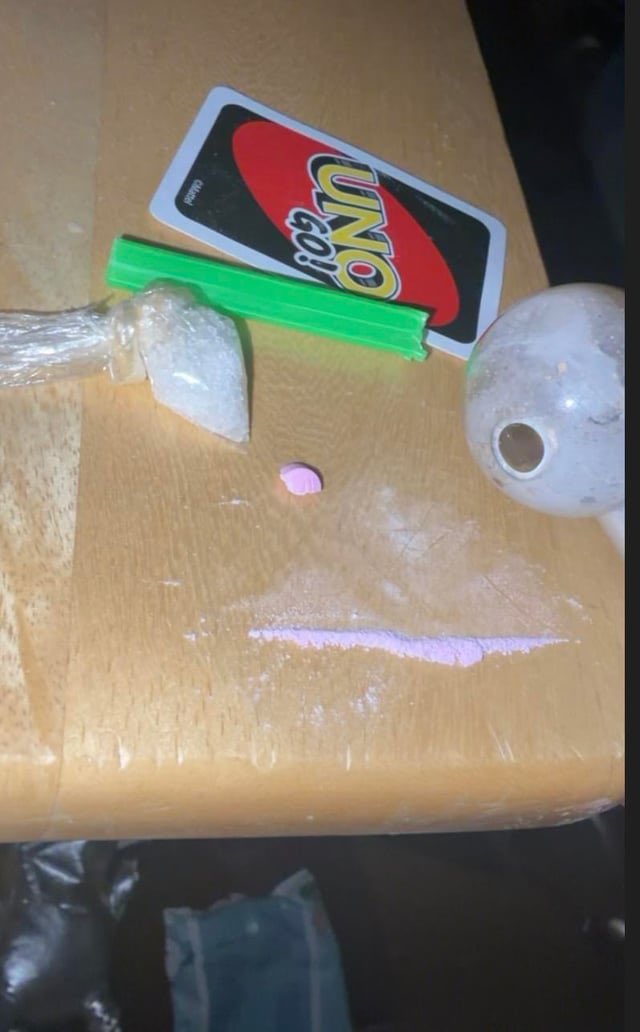 Mirarsw0's tweet photo. Pink 10s (Oxy) and good ole tinaa crazy mix lmaoo (mr sippy cup is still here 😂)

tbh idk why yall hate so much. 

mad cuz i do the drug instead of letting it do me like it does you ? #drugtwt #meth #coketwt https://t.co/Hw6FHGMm4Y