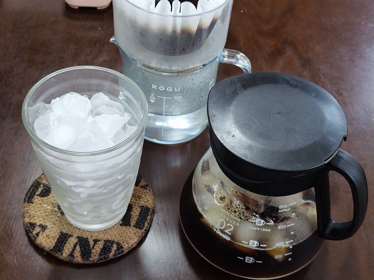 aruzak72's tweet photo. おはようございます
朝からカレーライスとコーヒーを合わせるつもりでアイスコーヒーを淹れて見たら今日にかぎって炊き込みごはんが炊いてあったという

事前に確認すべきだった
ちょっと立て直しが困難 https://t.co/XEwQDkKpGr