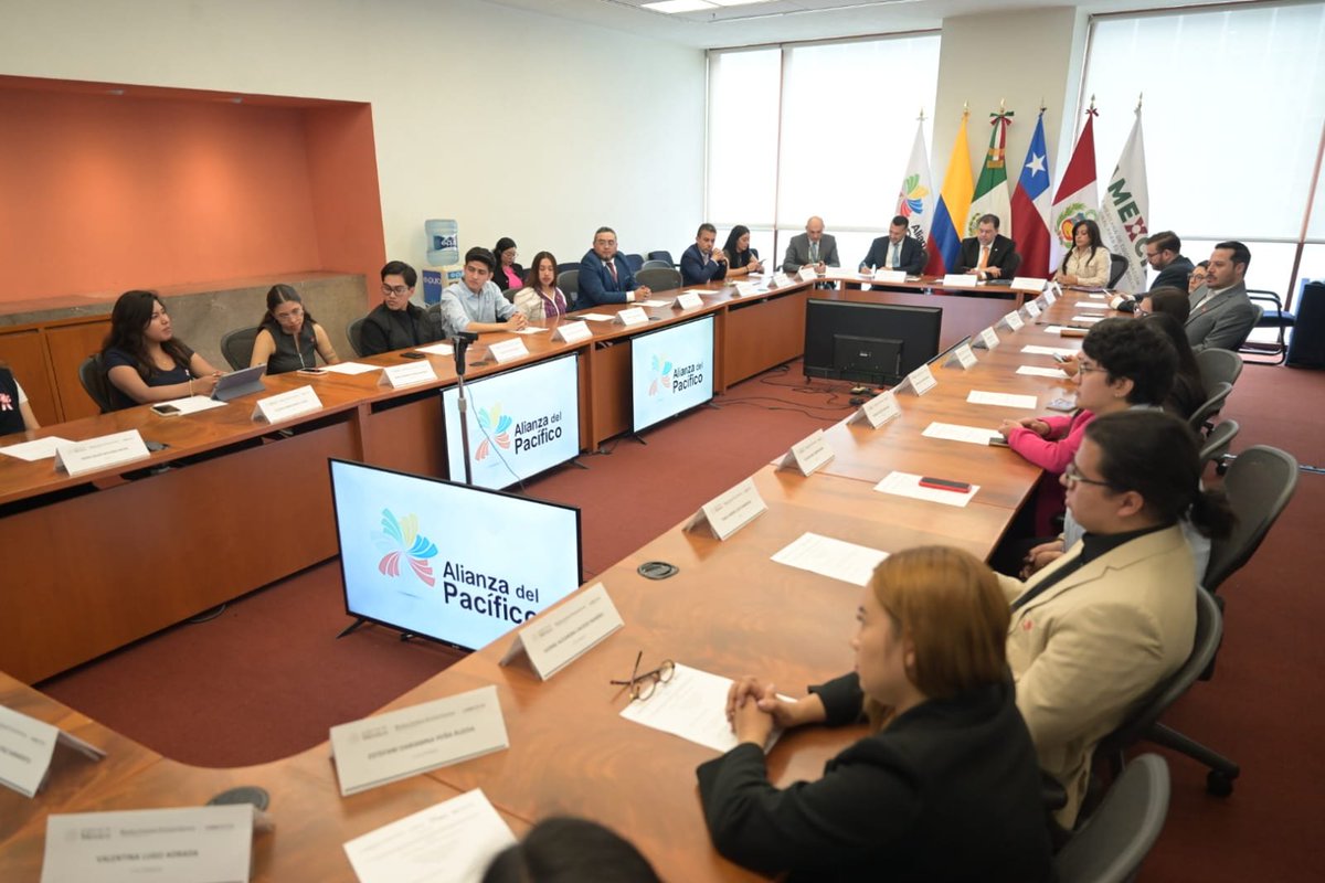A_delPacifico's tweet photo. 🌎🤝 Concluyó en México una nueva edición del Voluntariado Juvenil de la #AlianzaDelPacífico, una experiencia que reunió a 19 jóvenes de Chile, Colombia, México y Perú para demostrar que la integración también se construye con acciones que transforman comunidades.

A través del trabajo colaborativo, la solidaridad y el intercambio de experiencias, las y los jóvenes participantes reafirmaron que las juventudes son protagonistas del desarrollo sostenible y de una región más unida e inclusiva.