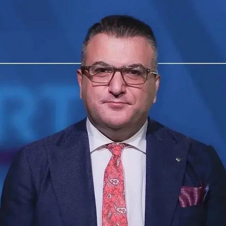 PulsehaberX's tweet photo. SON DAKİKA: Gazateci Cem Küçük tutuklandı. https://t.co/ZTYGkz4IRu