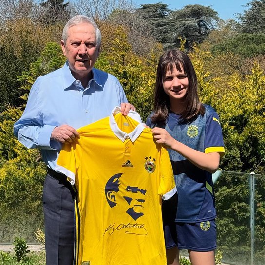 lewisbahce's tweet photo. İyi ki bizim başkanımızın, iyi ki geçmişte de Fenerbahçe başkanlığı yapmışsın, seni seviyoruz başkanım. Sana düşman olan herkesin de anasını skeyim https://t.co/OhSbHdmXHs