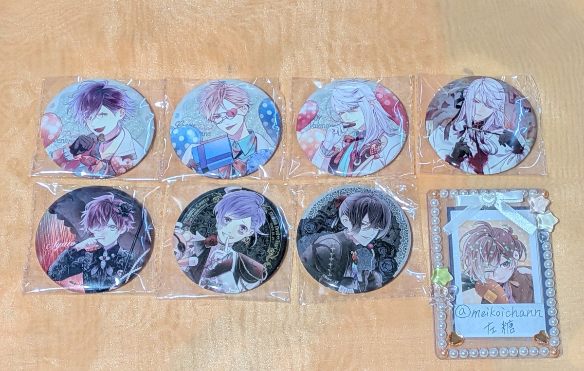 meikoichann's tweet photo. ディアラバ　ビッグ缶バッジ 同種 異種 交換
【譲】
［通常]→アヤト.カナト.レイジ.スバル.コウ.アズサ.カルラ.シン.キノ
［ホロ]→アヤト.カナト.カルラ.シン.キノ

(種類は写真をご確認ください🙇💦)

【求】
同種.異種ユーマ
又はCPVホロライト

郵送交換希望。
優先で求めているものはツリーへ⇒ https://t.co/9diWzPvcXz