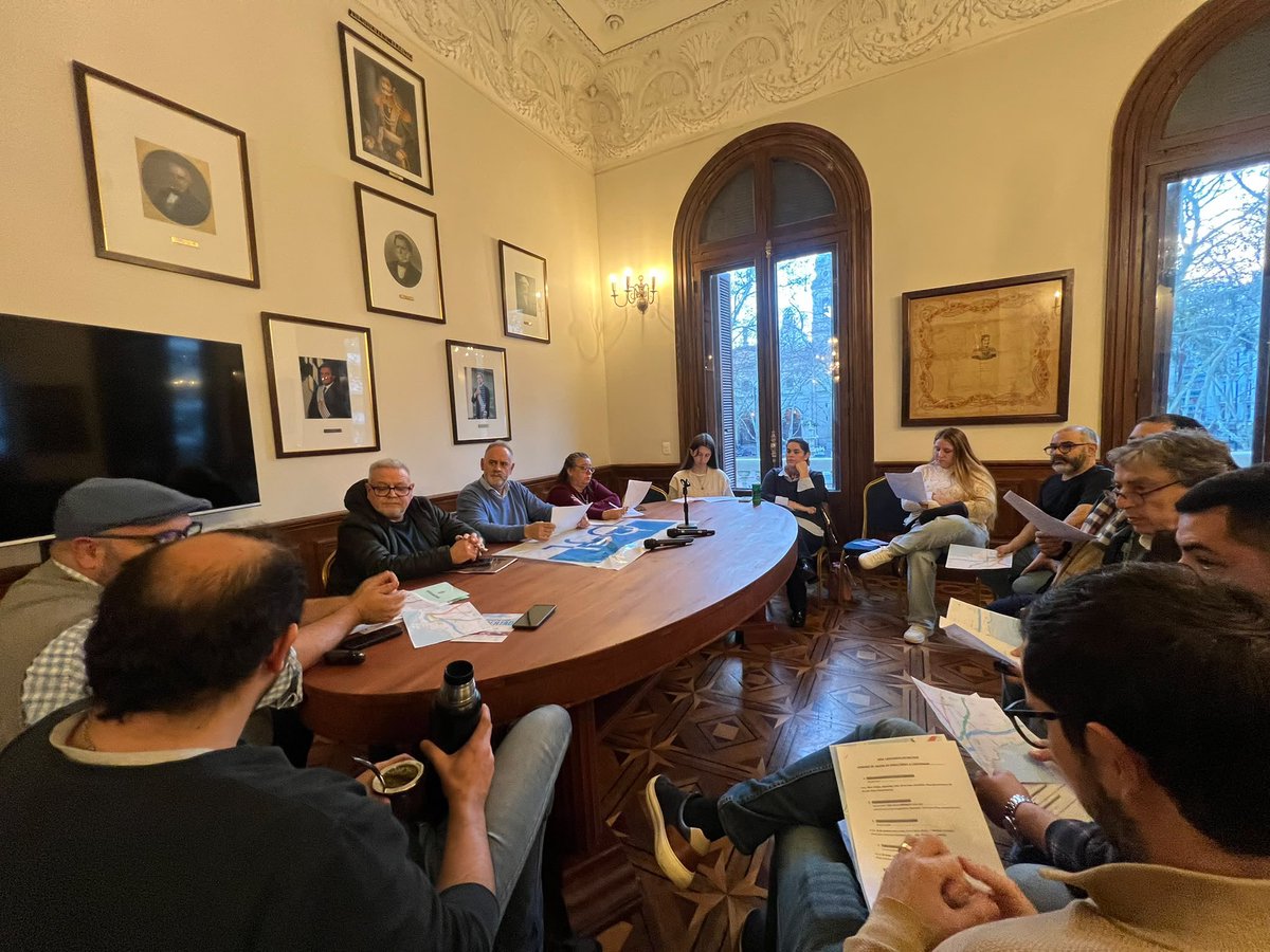 PNACIONAL's tweet photo. Las agrupaciones de Montevideo junto al Pro Secretario del Partido Nacional y funcionarios organizan la acción territorial para este fin de semana, invitando al acto del 9 y coordinando la llegada masiva de compañeros por los 190 años del Partido Nacional. https://t.co/gkeL6XrMyB