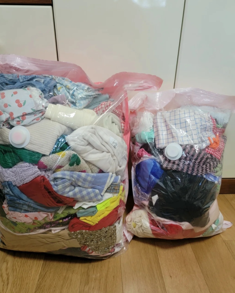 AckermanDe95376's tweet photo. Tackled my closet today—donated 3 bags of gently used clothes that still had so much life left! Decluttering feels so good and I hope they bring joy to someone else. https://t.co/IxBiOfBTCE